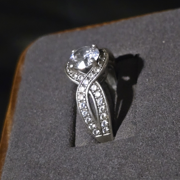 Diamond Ring - Picture 4 of 6